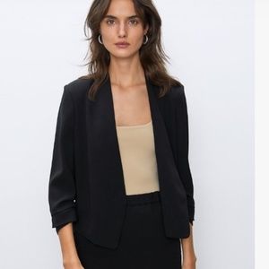 Aritzia Babaton Power Short Blazer in Black